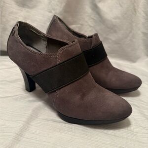 Dana Buchman Dark Brown Suede Heels